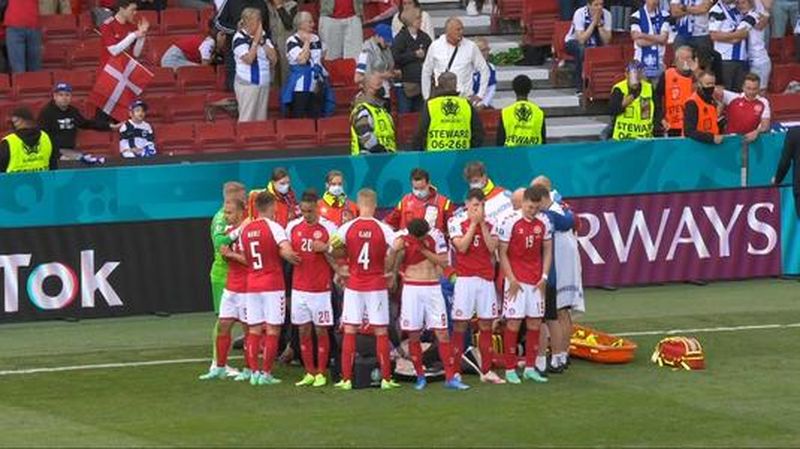 Paravanul făcut de naţionala Danemarcei după ce Christian Eriksen a căzut pe teren, viral
