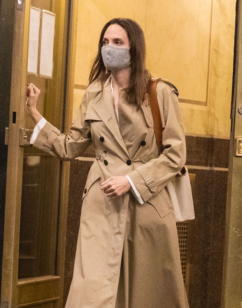 Angelina Jolie și fostul său soț, Jonny Lee Miller, s-au împăcat?! Imaginile care i-au dat de gol