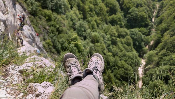 Unde poți face bungee jumping în România. TOP 3 locații