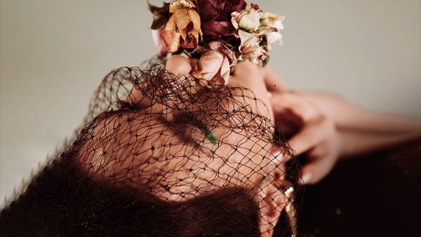 VIDEOCLIP OFICIAL. Nalani lansează clipul piesei „Târziu”