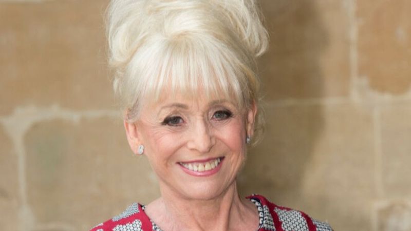 Costumul de baie purtat de actriţa Barbara Windsor &icirc;n filmul &bdquo;Carry On Camping&rdquo;, v&acirc;ndut pentru 9.500 de lire sterline