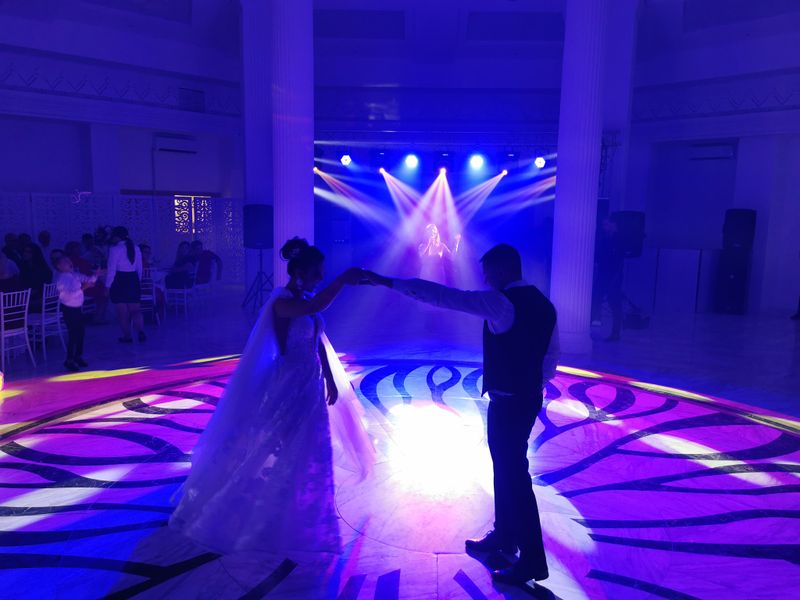 Cât costă, de fapt, să aduci un DJ la o nuntă sau o cununie. Prețurile au crescut după pandemie!