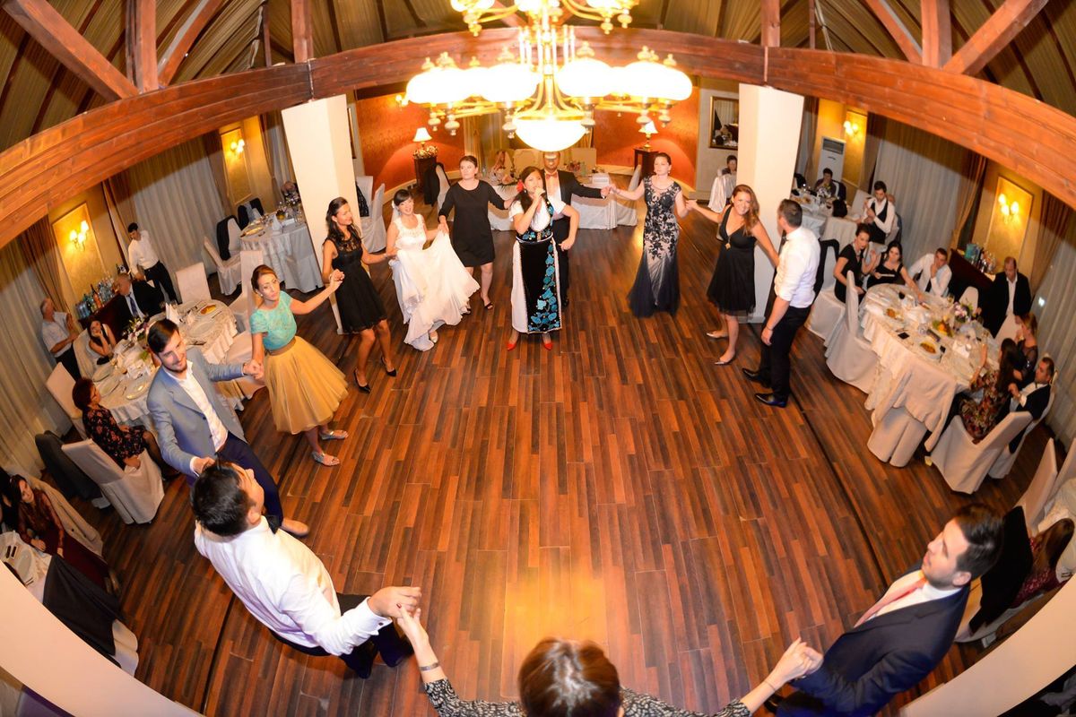 Cât costă să angajezi o formație de muzică ușoară la o nuntă sau la un botez