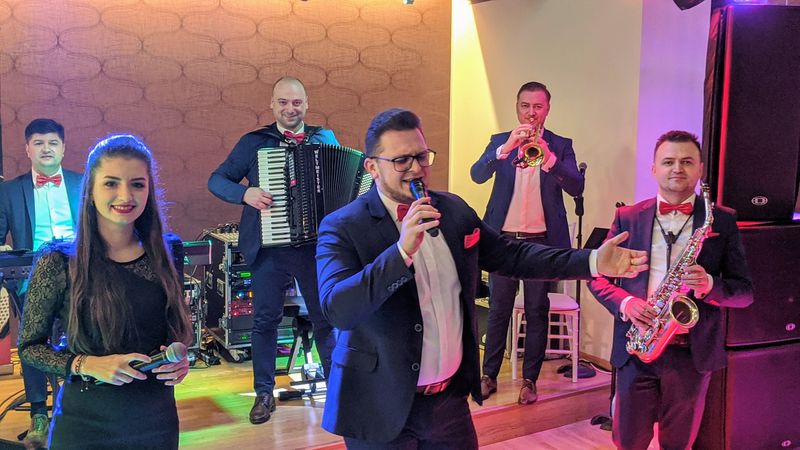 Cât costă să angajezi o formație de muzică ușoară la o nuntă sau la un botez