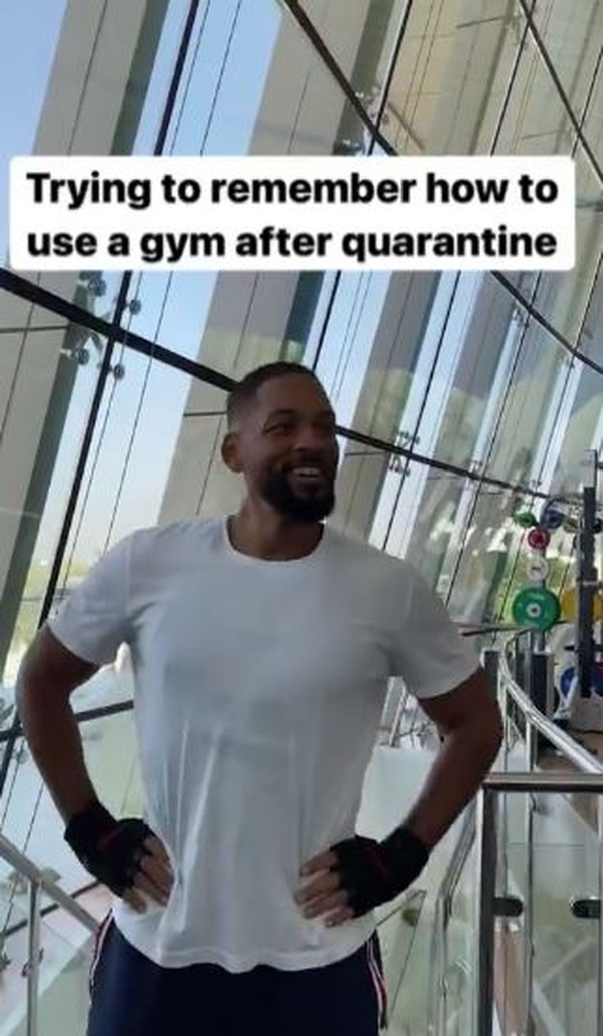 Will Smith, viral după ce a postat un video în care încerca să-și amintească cum se folosesc aparatele de la sală, după un an de pandemie