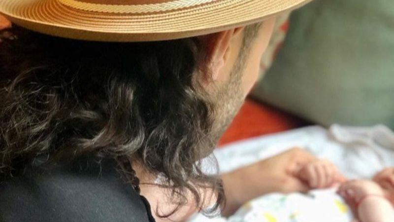 Au apărut primele imagini de la botezul fetiţei lui Smiley şi a Ginei Pistol  