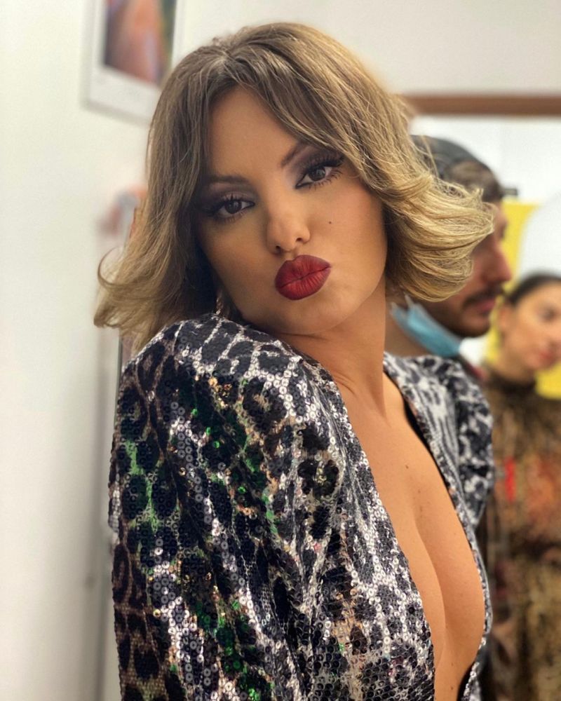 Alexandra Stan de la Survivor, schimbare de look! Fotografia a strâns peste 20.000 de aprecieri