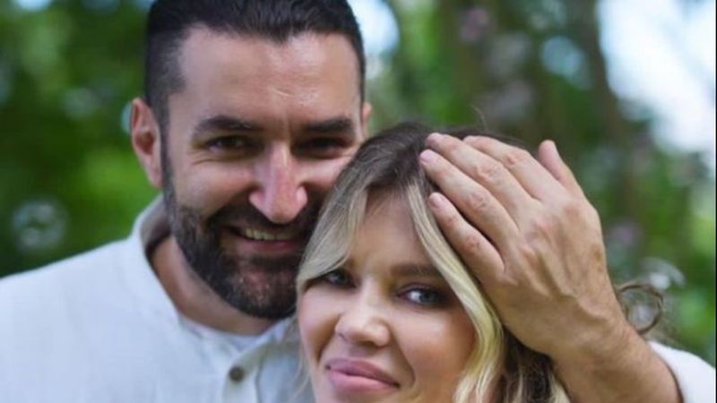 Smiley și Gina Pistol, ipostaze romantice &icirc;n public! Cei doi s-au sărutat cu patos