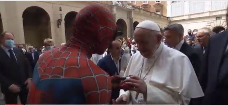AUDIO Uzina de Dume! Spiderman, în primul rând la conferința Papei Francisc de la Vatican