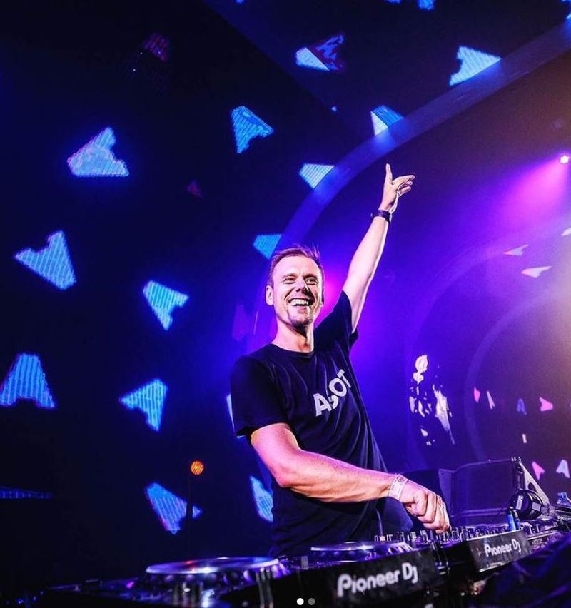 Armin van Buuren a primit „Discul de Aur” în România