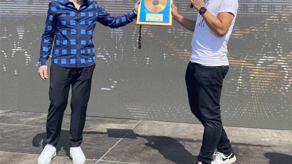 Armin van Buuren a primit „Discul de Aur” în România