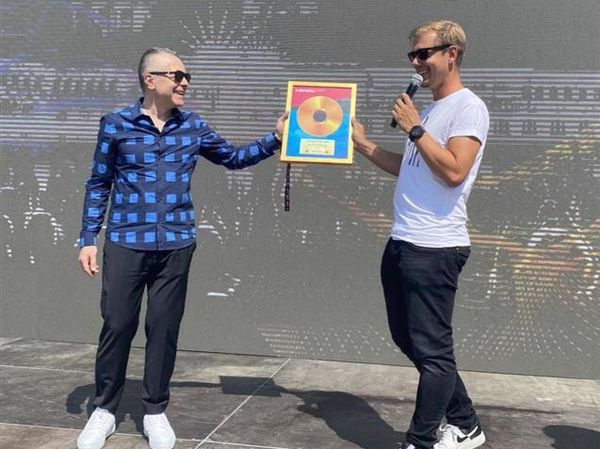 Armin van Buuren a primit &bdquo;Discul de Aur&rdquo; &icirc;n Rom&acirc;nia