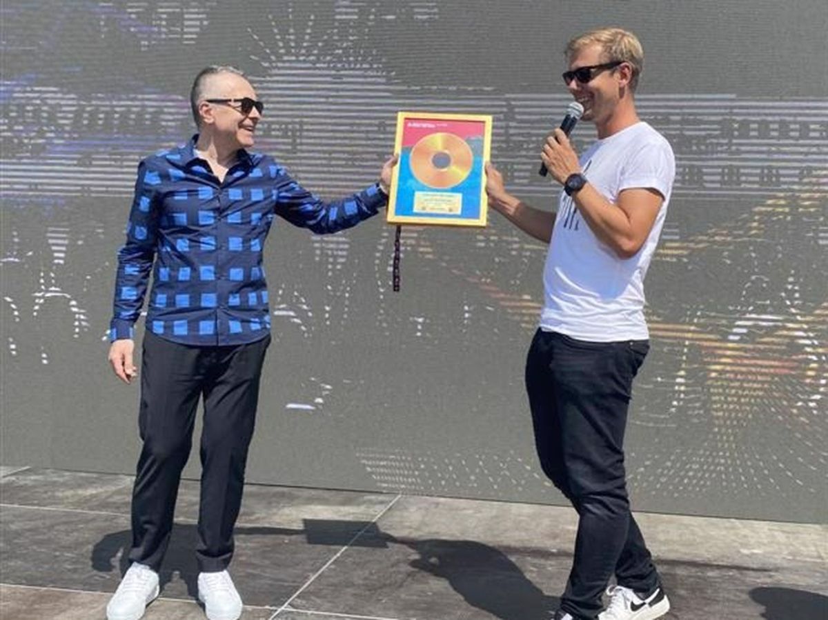Armin van Buuren a primit „Discul de Aur” în România