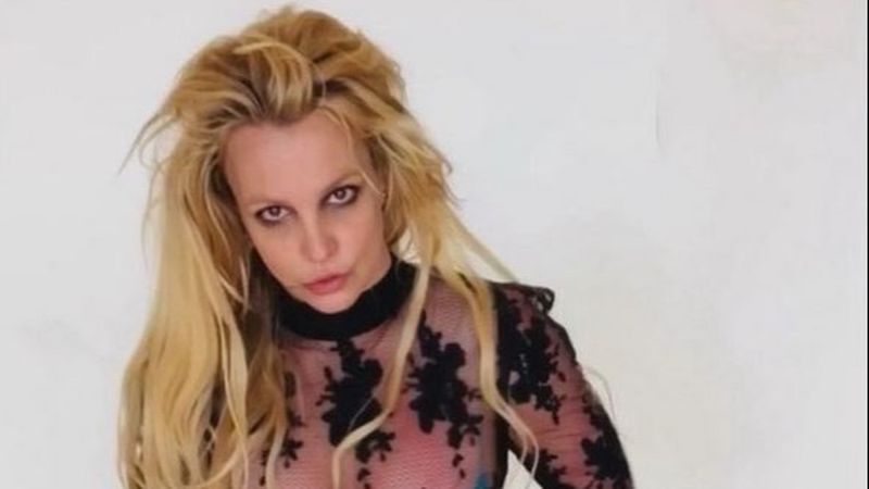 Britney Spears, supărată pe paparazzi! &bdquo;Ştiu că nu am un corp perfect, dar...&rdquo;