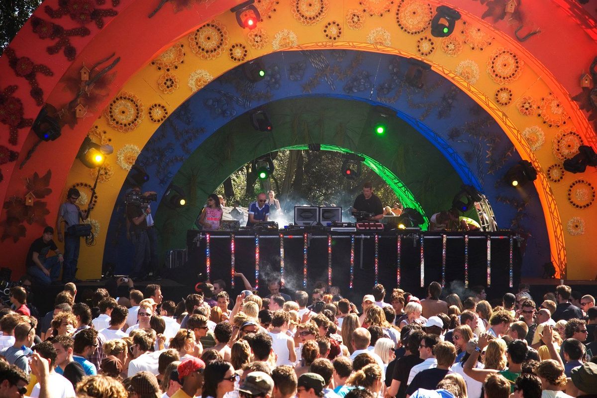 Cele mai bune cinci filme şi documentare despre DJ şi muzica electronică