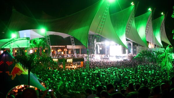 TOP 10 cele mai tari cluburi din lume. Trebuie să ajungi măcar o dată în viaţă la unul dintre ele