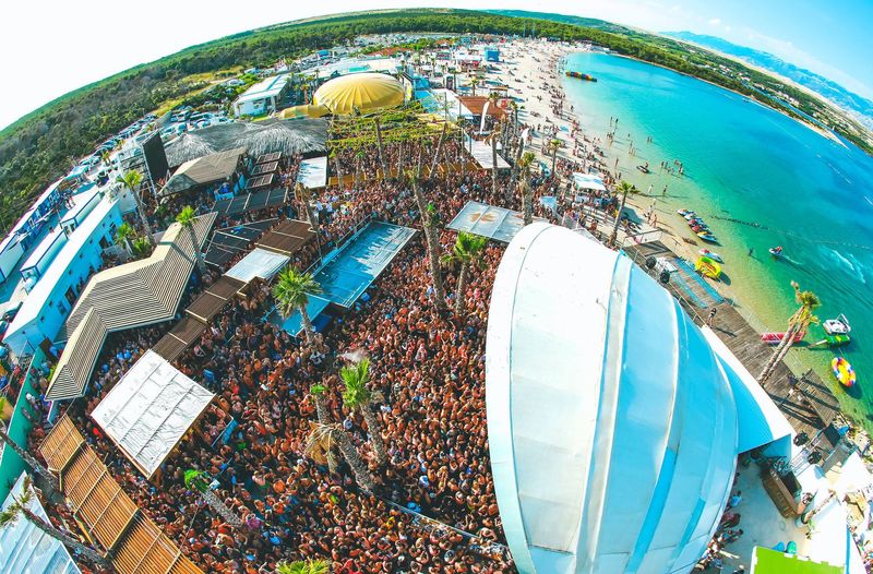 TOP 10 cele mai tari cluburi din lume. Trebuie să ajungi măcar o dată în viaţă la unul dintre ele