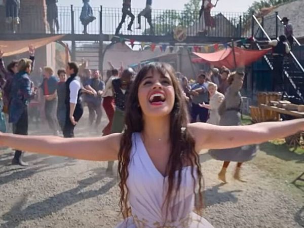 Camila Cabello, rol principal &icirc;n cea mai recentă ecranizare &bdquo;Cenușăreasa&rdquo;