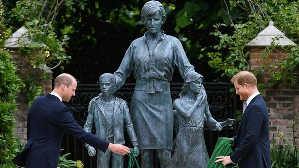 Statuia aniversară a Prințesei Diana a fost dezvelită. Primele imagini