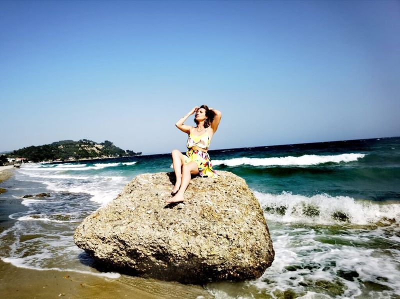 Ellie White a lansat „Hoț de dragoste”