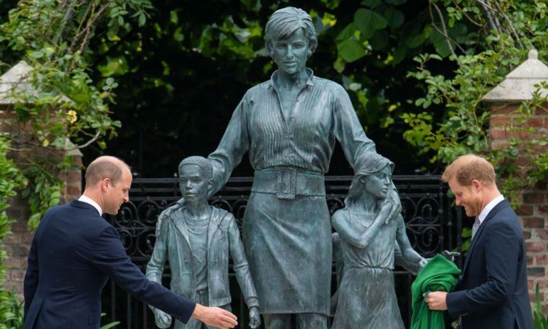 Motivul pentru care Prințul Charles și Regina nu au participat la dezvelirea statuii Prințesei Diana