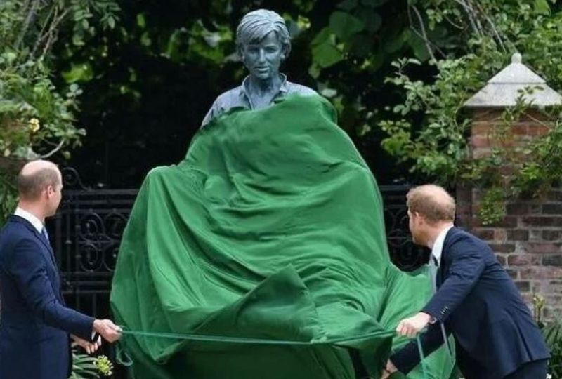 Motivul pentru care Prințul Charles și Regina nu au participat la dezvelirea statuii Prințesei Diana