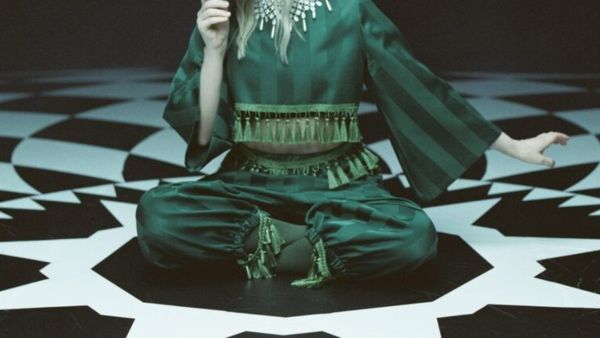 Aurora lansează  piesa „Cure For Me”