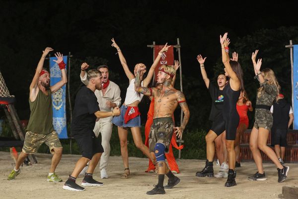 Zanni și Andrei s-au calificat pentru ultimul joc de la Survivor Rom&acirc;nia. Faimoșii au c&acirc;ntat din nou imnul