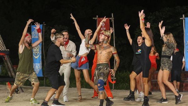 Zanni și Andrei s-au calificat pentru ultimul joc de la Survivor Rom&acirc;nia. Faimoșii au c&acirc;ntat din nou imnul