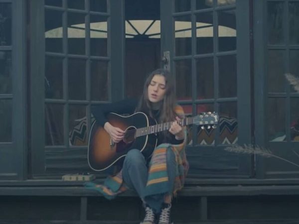 Birdy a lansat &bdquo;Little Blue&rdquo;