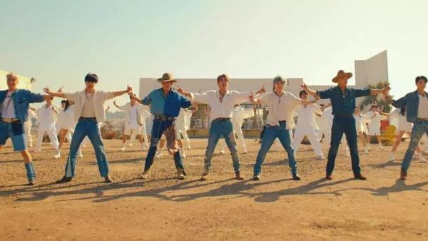 Băieții de la BTS au lansat „Permission to Dance”