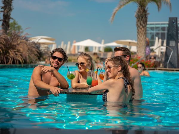 TOP 5 cele mai frumoase piscine și parcuri acvatice din București. FOTO