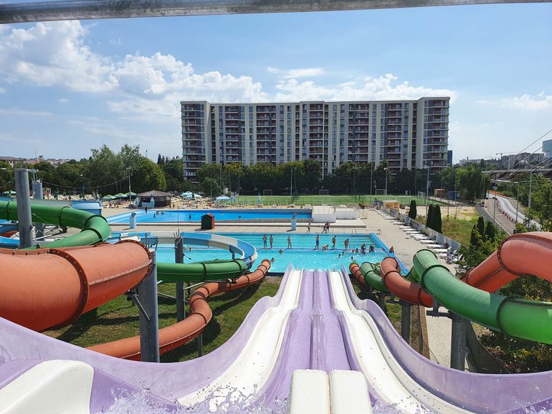 TOP 5 cele mai frumoase piscine și parcuri acvatice din București. FOTO
