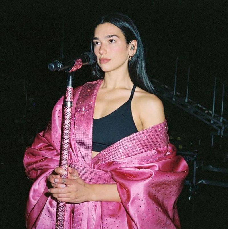 Dua Lipa, dată în judecată după ce a postat pe Instagram o fotografie cu ea 