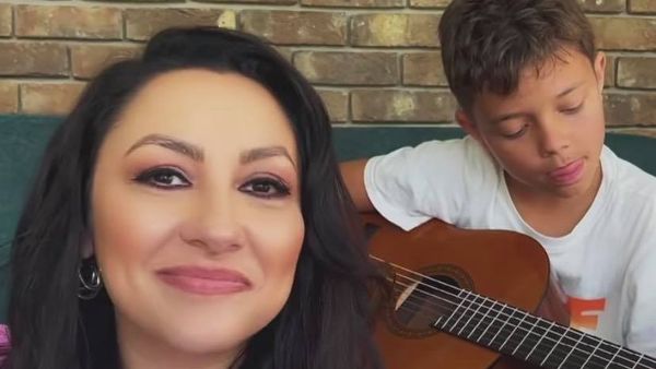 Andra, duet emoționant cu David! Fiul lui Măruță o acompaniază cu chitara pe artistă