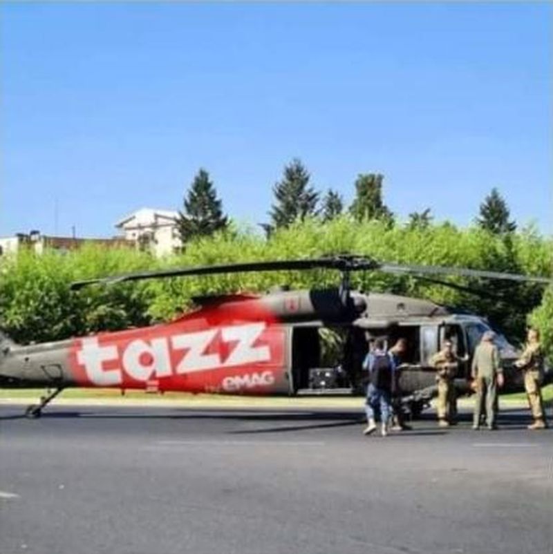 Avalanşă de glume şi meme-uri în mediul online după ce elicopterul armatei americane a aterizat forțat