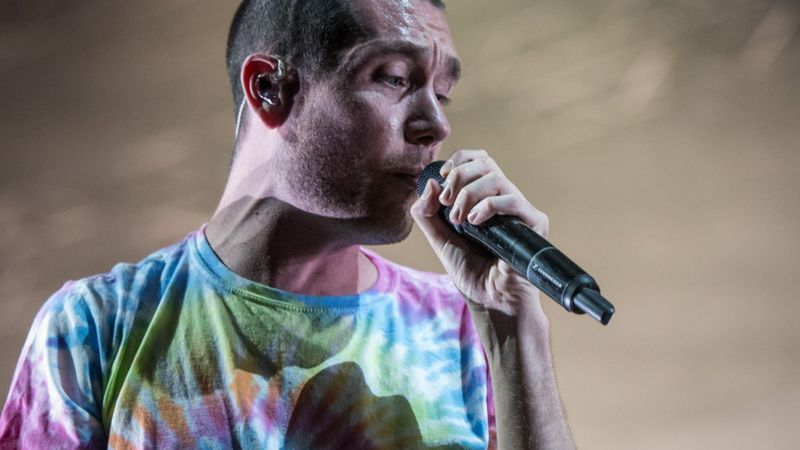 Bastille a lansat "Give Me The Future"