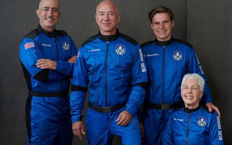 Jeff Bezos, cel mai bogat om din lume, se pregătește pentru călătoria supersonică la marginea spaţiului 