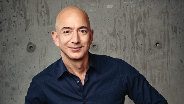 Jeff Bezos, cel mai bogat om din lume, se pregătește pentru călătoria supersonică la marginea spaţiului