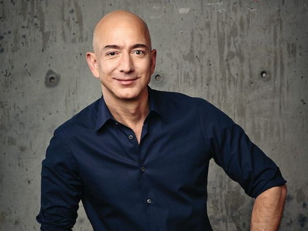 Jeff Bezos, cel mai bogat om din lume, se pregătește pentru călătoria supersonică la marginea spaţiului