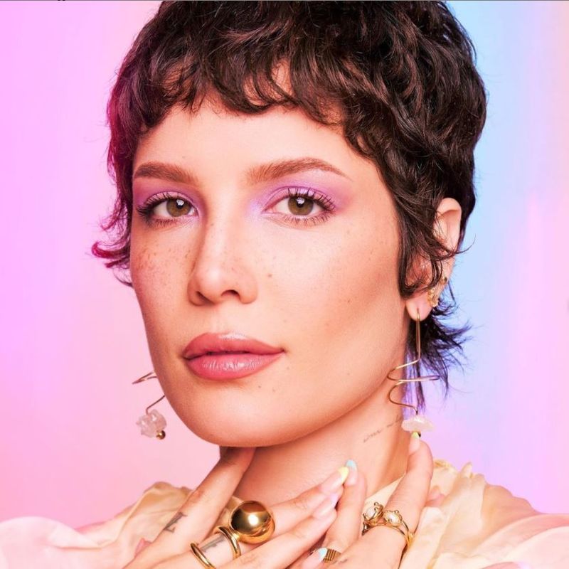Halsey a devenit mamă pentru prima oară! Primele imagini cu bebelușul