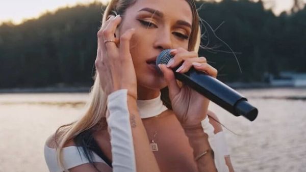 Alina Eremia a lansat o versiune live a piesei "Dependența mea"