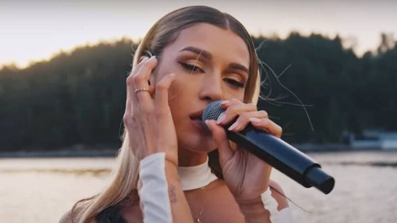 Alina Eremia a lansat o versiune live a piesei "Dependența mea"