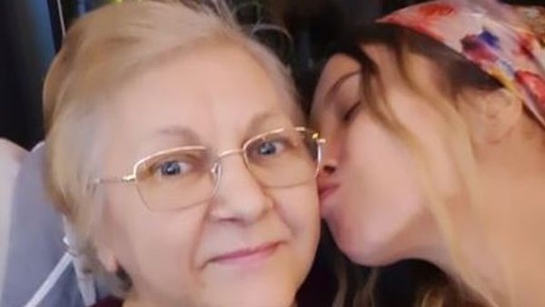Lora, mesaj emoţionant pentru mama ei. Astăzi ar fi trebuit să-i ureze „La mulți ani” 