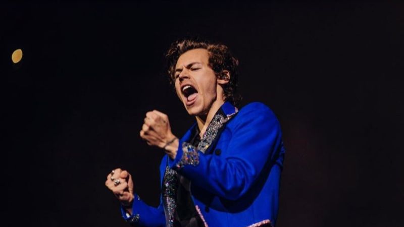 Talentul ascuns al lui Harry Styles: &bdquo;Poate să miște de pe loc obiecte de 226 de kilograme&rdquo;. Cine l-a dat de gol?!