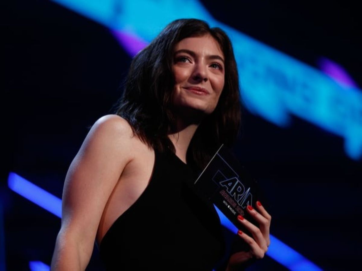 Lorde a lansat piesa ”Stoned at the Nail Salon”