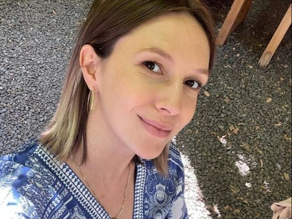 Adela Popescu, prima plimbare alături de cel de-al treilea copil! Actrița a &icirc;mpărtășit primele impresii: &rdquo;Ne luptăm &icirc;ntre două și trei ore&rdquo;