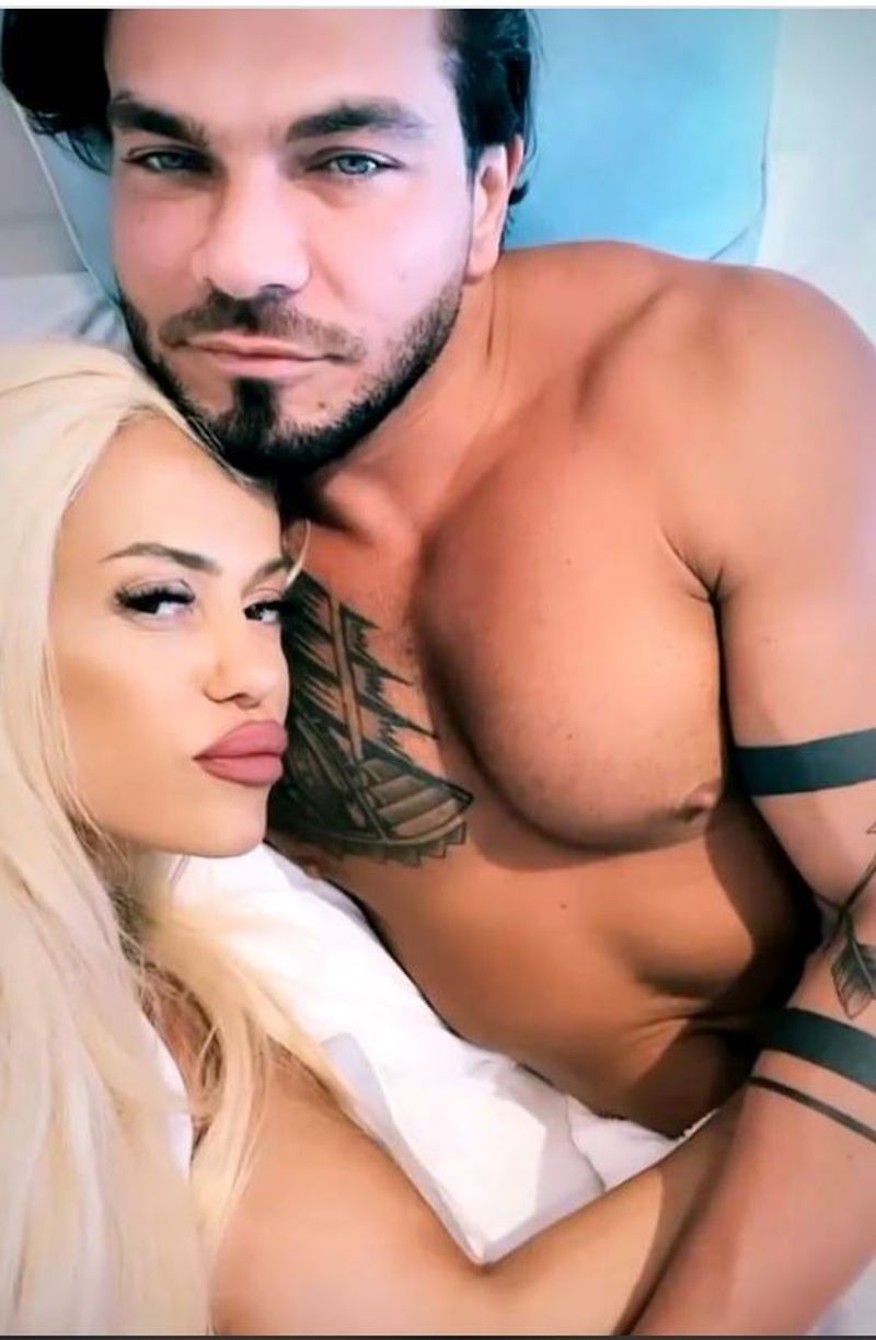 Anda Adam, mai îndrăgostită ca niciodată! În ce ipostază provocatoare s-a fotografiat alături de iubitul ei 