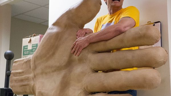 Când apare filmul Jackass Forever, noul film al găștii nebune care a crescut ratingurile MTV în anii 2000