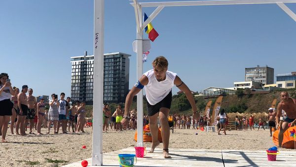 FUN IN THE SUN | Războinicii de la Survivor România, traseu spectaculos cu turiștii de pe plaja din Constanța